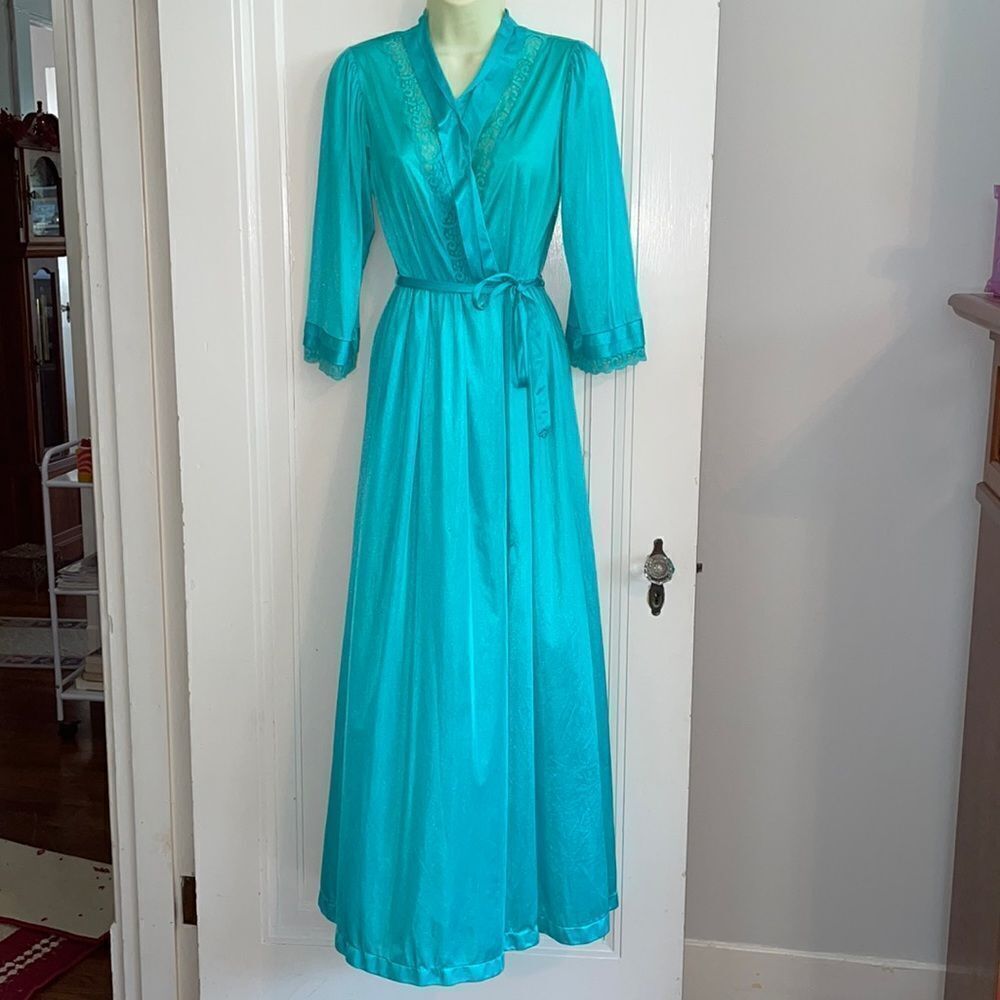 Vtg 60s/70s Gilead turquoise green‎ nylon full length robe with lace details